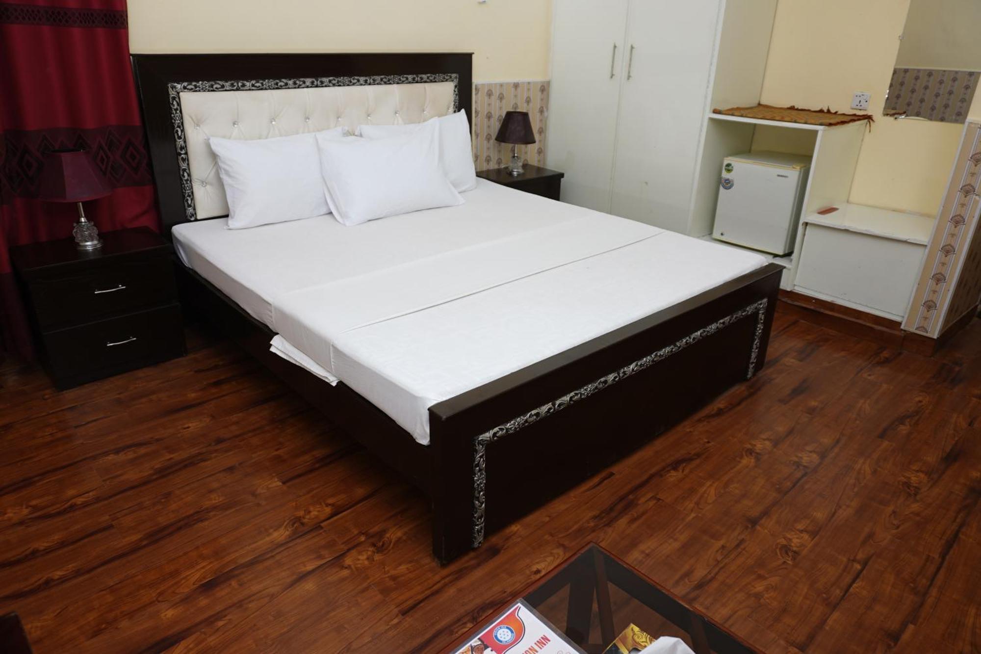 Orion Inn Guest House F-7 Islamabad Esterno foto